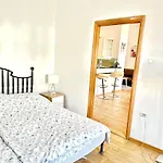 Castle & Culture - Modern 2-room With Balcony In Center Διαμέρισμα