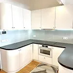 Castle & Culture - Modern 2-room With Balcony In Center *