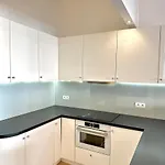 Castle & Culture - Modern 2-room With Balcony In Center