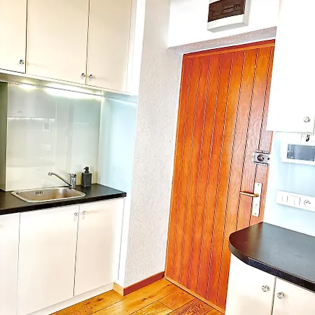 Castle & Culture - Modern 2-room With Balcony In Center