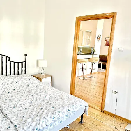 Castle & Culture - Modern 2-room With Balcony In Center Apartment