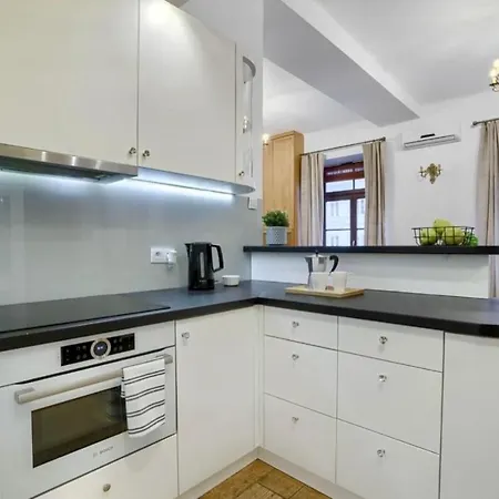 Apartment Castle & Culture - Modern 2-room With Balcony In Center