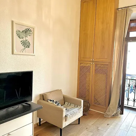 Castle & Culture - Modern 2-room With Balcony In Center