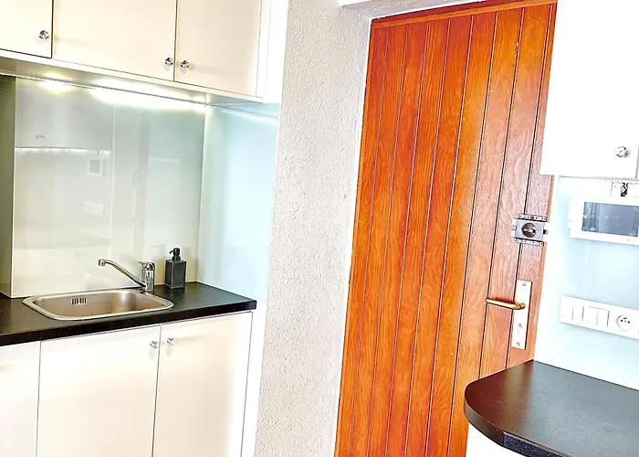 Castle & Culture - Modern 2-room With Balcony In Center