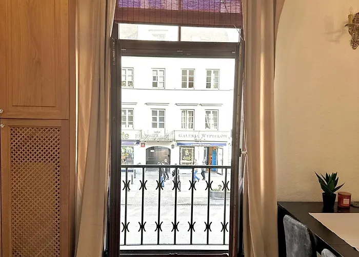 Castle & Culture - Modern 2-room With Balcony In Center شقة *