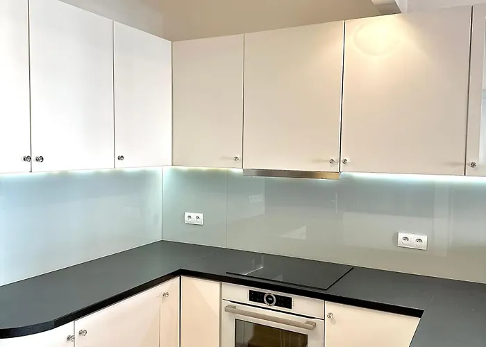 Castle & Culture - Modern 2-room With Balcony In Center