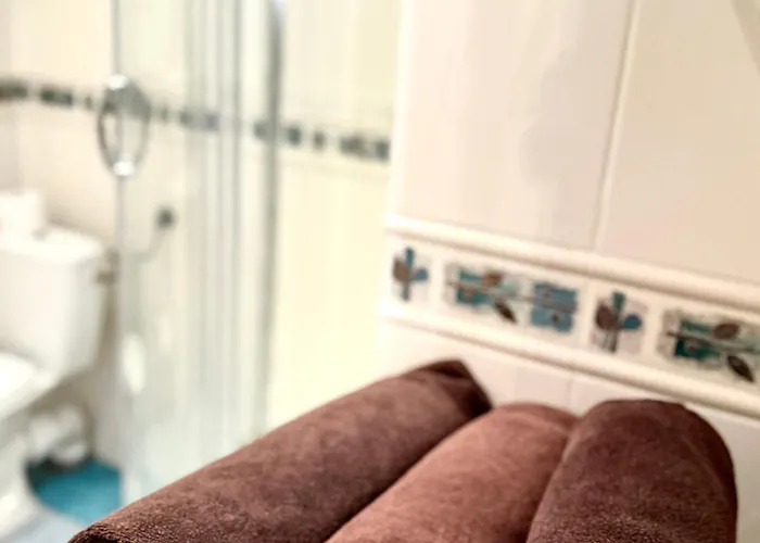 Castle & Culture - Modern 2-room With Balcony In Center شقة