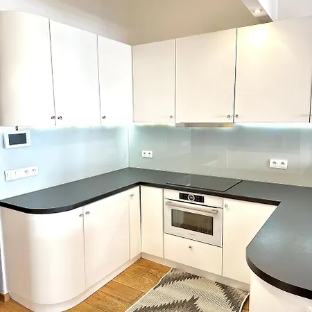 Castle & Culture - Modern 2-room With Balcony In Center *