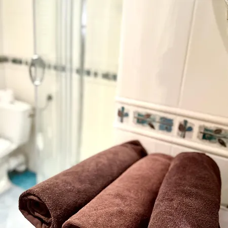 Castle & Culture - Modern 2-room With Balcony In Center Appartement