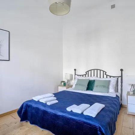 Castle & Culture - Modern 2-room With Balcony In Center