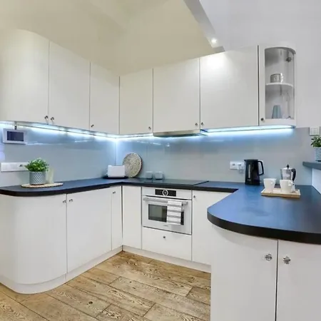 Castle & Culture - Modern 2-room With Balcony In Center Appartement Warschau